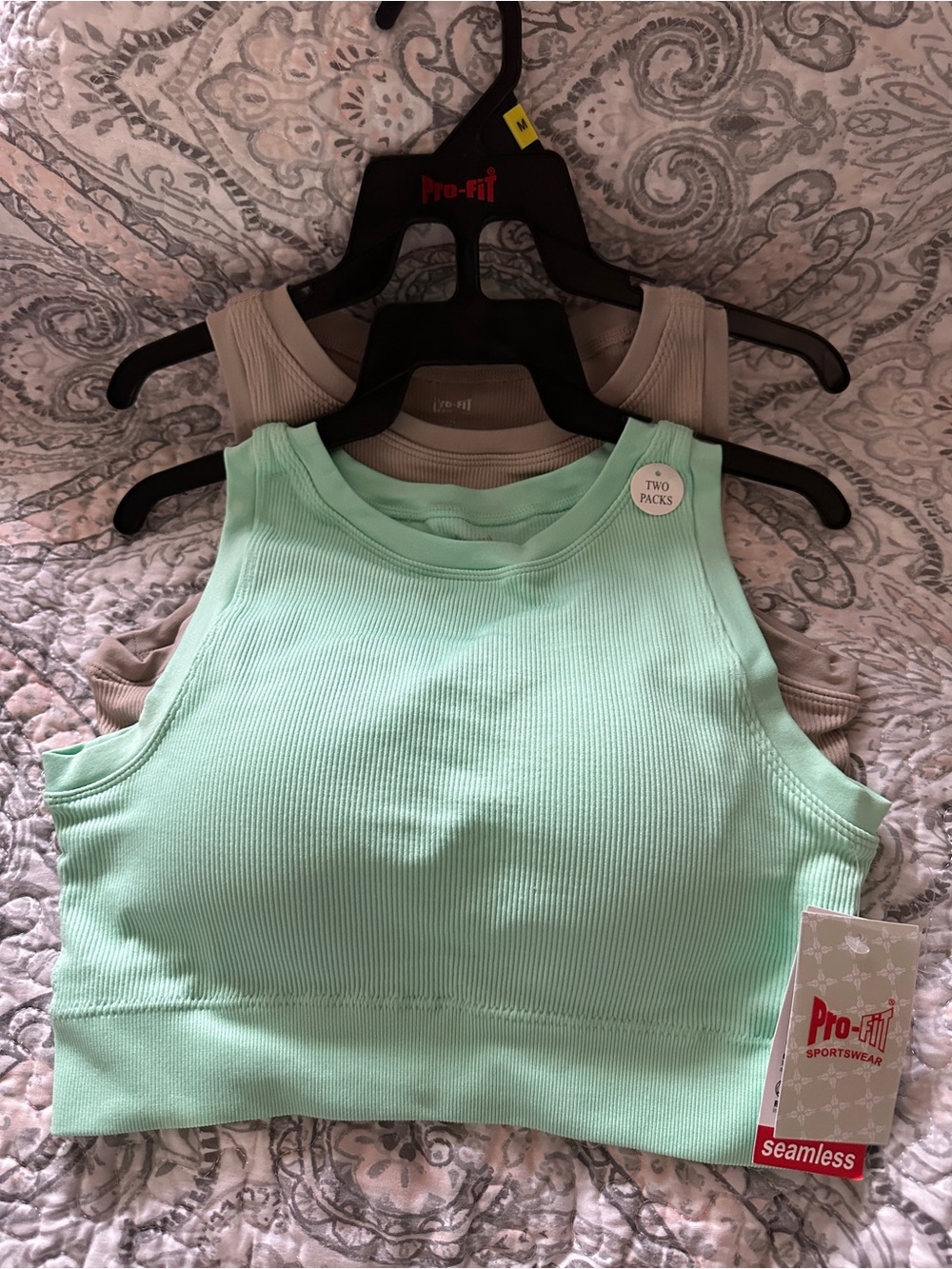 NWT: Pro Fit Seamless Tank Top - Mint Green & Beige (2-Pack) WMS size M